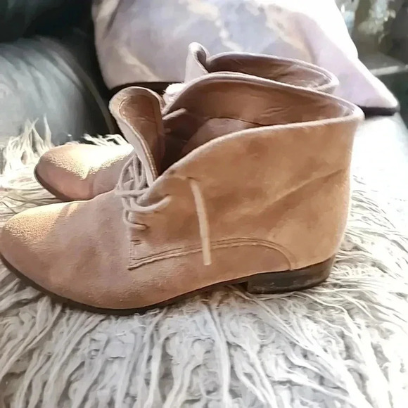 Franco Sarto Suede Desert Booties. Size 6 - Picture 3 of 8